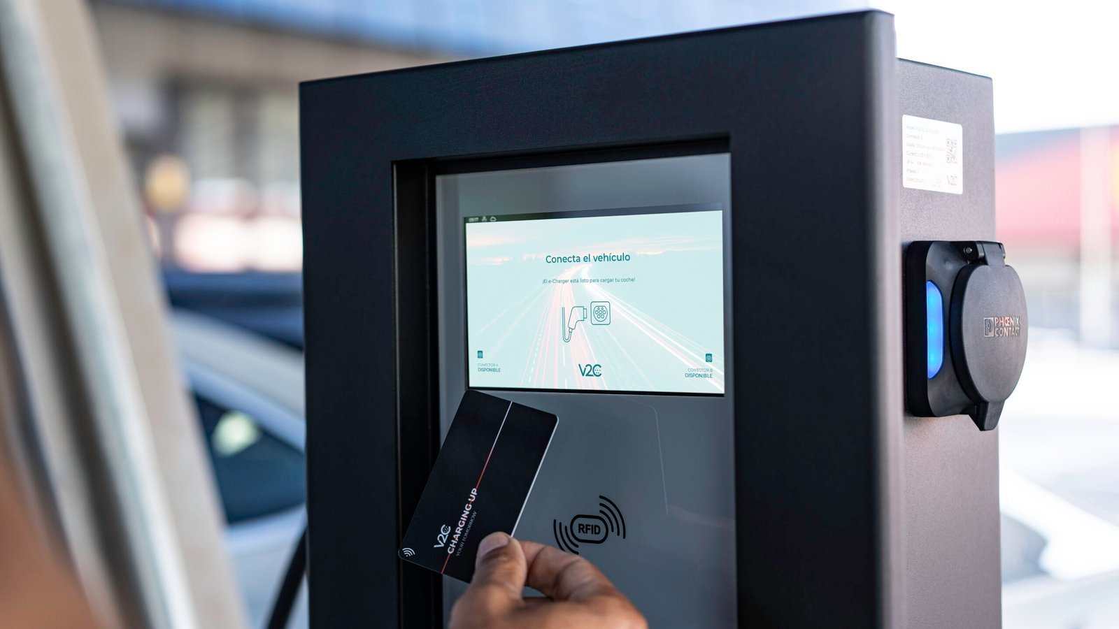 V2C POLE PRO socket (2×22 kW), 8'' Display, 4G, LAN/Wifi, RFID - Image 3